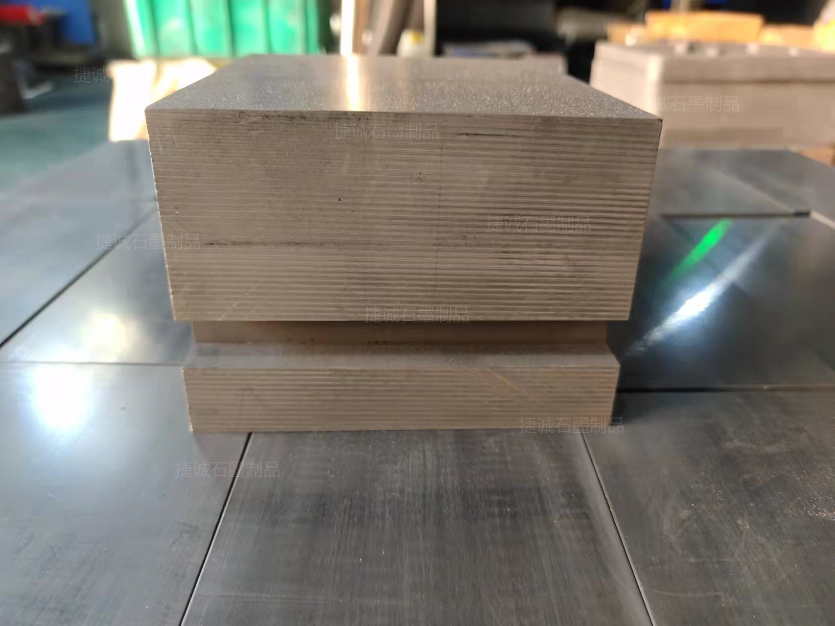 多層鋁箔覆鎳抗氧化石墨塊，軟連接石墨塊，焊接成型石墨電極，軟連接石墨電極，銅排軟連接電極塊，軟連接石墨塊生產(chǎn)廠家