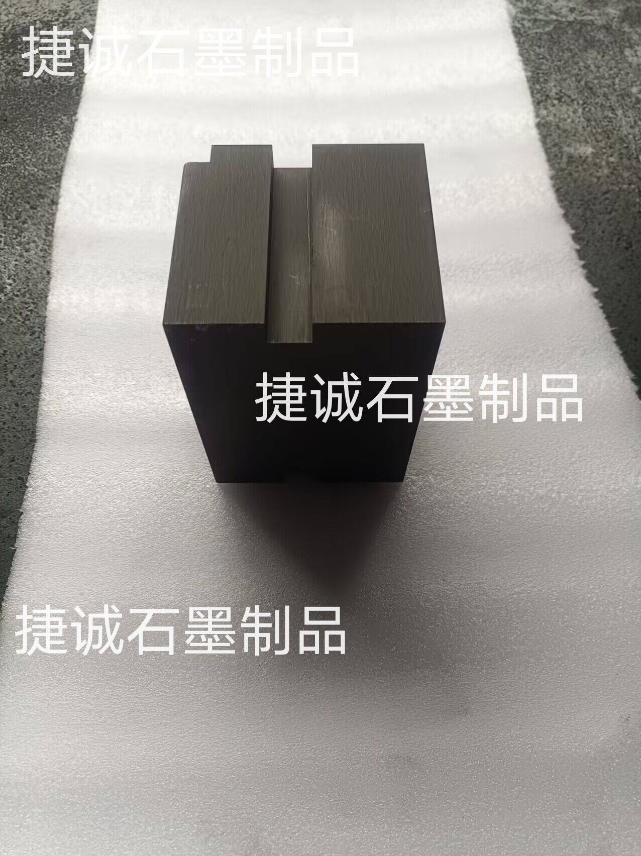 抗氧化石墨塊，軟連接石墨塊，中頻點(diǎn)焊機(jī)銅排和鋁排釬焊，銅排和鋁排釬焊石墨塊，銅排軟連接石墨塊，高分子擴(kuò)散焊機(jī)石墨電極塊，軟連接石墨塊生產(chǎn)廠(chǎng)家